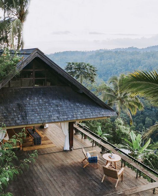 The ultimate ‘Harper’s Bazaar’ travel guide for 2024 is available to buy now
