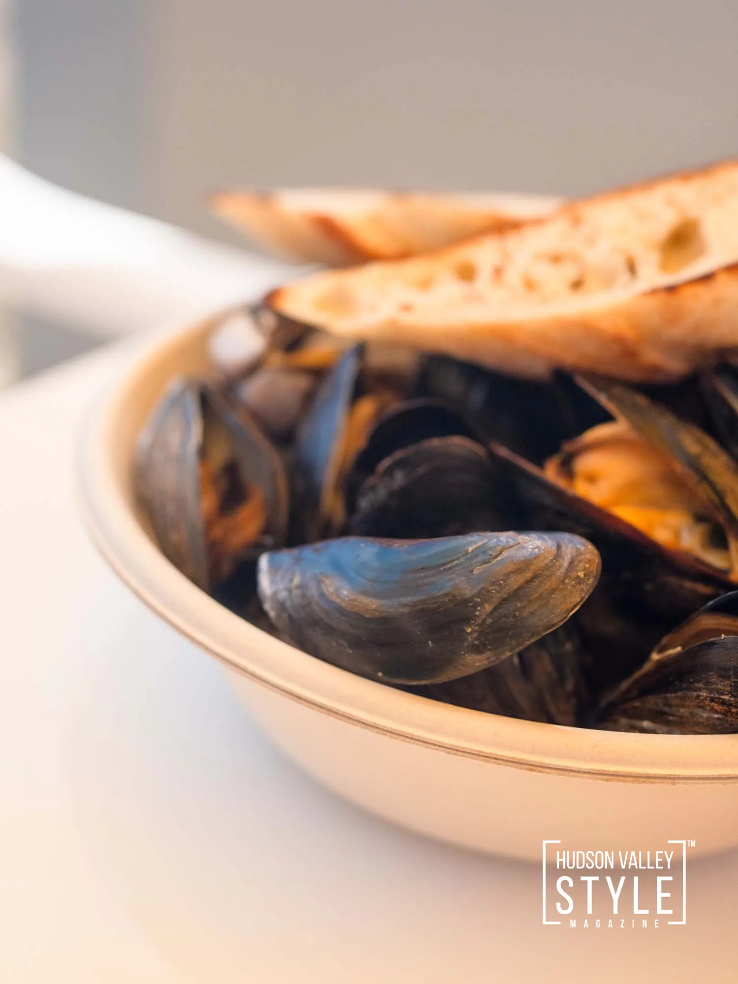 Seaside Bliss at Clam Bar: A Hamptons Culinary Haven – Restaurant Reviews with Maxwell Alexander – Presented by Alluvion Vacations