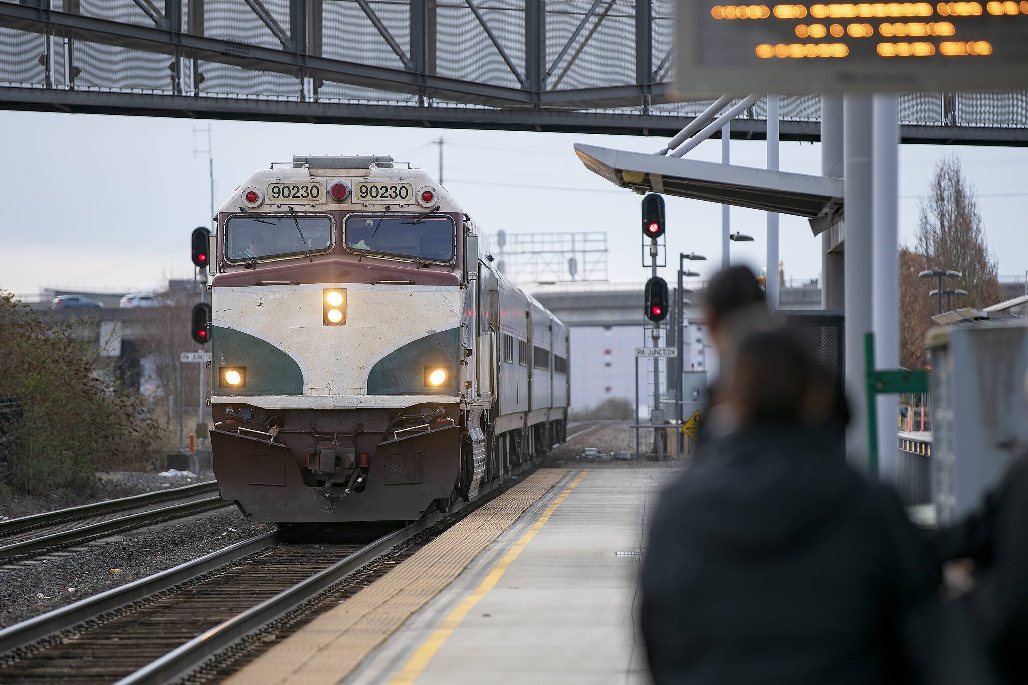 Forum: Taking the train must be made better travel alternative