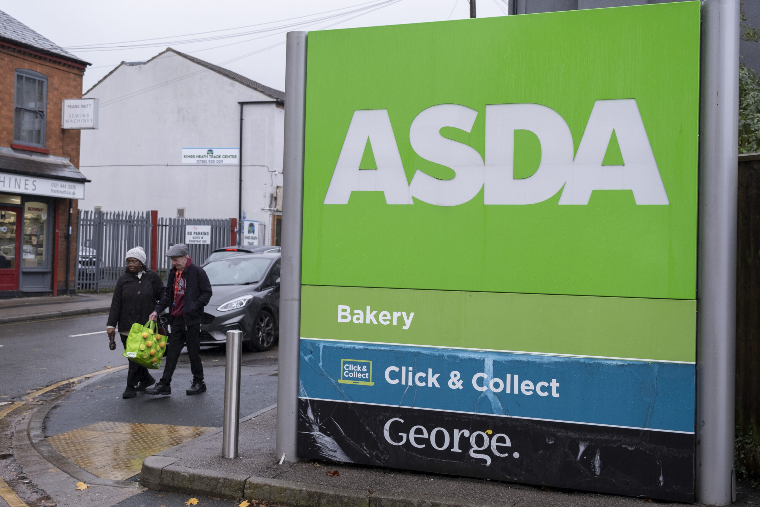 Fashion fans race to local supermarket to snap up lightweight dress for £10