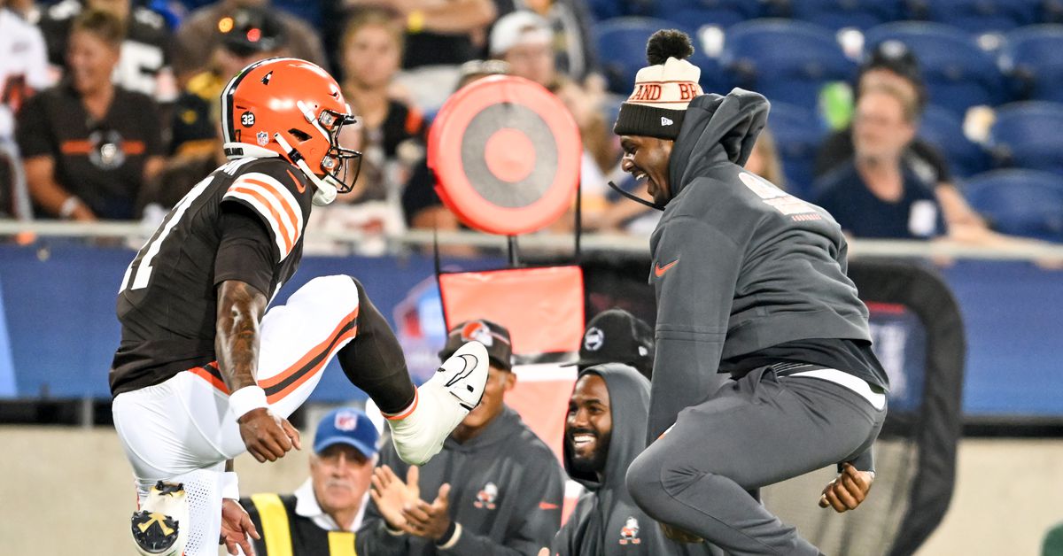 Sunday Dawg Chow: Quarterbacks, travel, the value of Greg Newsome and more!