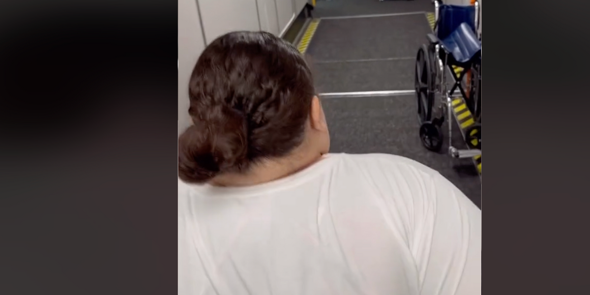 ‘Plus-size’ travel TikToker says she almost fainted after an airport worker refused to push her in a wheelchair off the plane