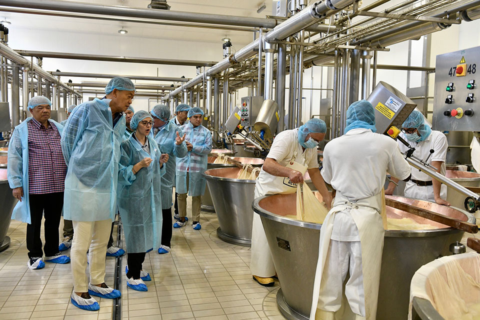 PM explores potential collaborative opportunities in food processing innovation in Parma, Italy