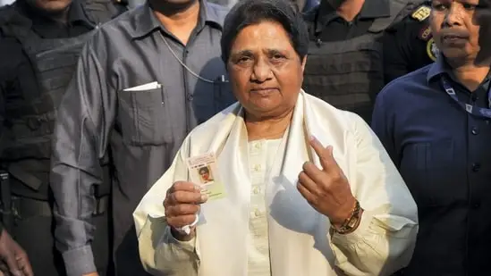 Former Uttar Pradesh CM and BSP chief Mayawati shows her inked finger after casting her vote at a polling station in Lucknow.(PTI)
