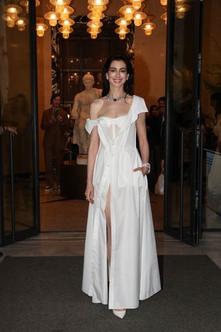 That Sexy, Deconstructed Shirtdress Anne Hathaway Is Wearing? It’s Gap
