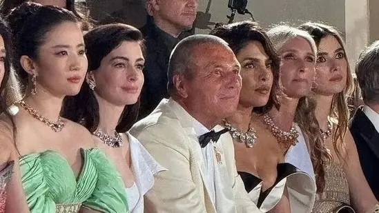 Priyanka Chopra was seen sitting with the trio at the event. Anne Hathaway looked stunning in a thigh-high slit white outfit. Shu Qi wore a blue and red outfit, while Liu Yifei was seen in a green and golden dress.