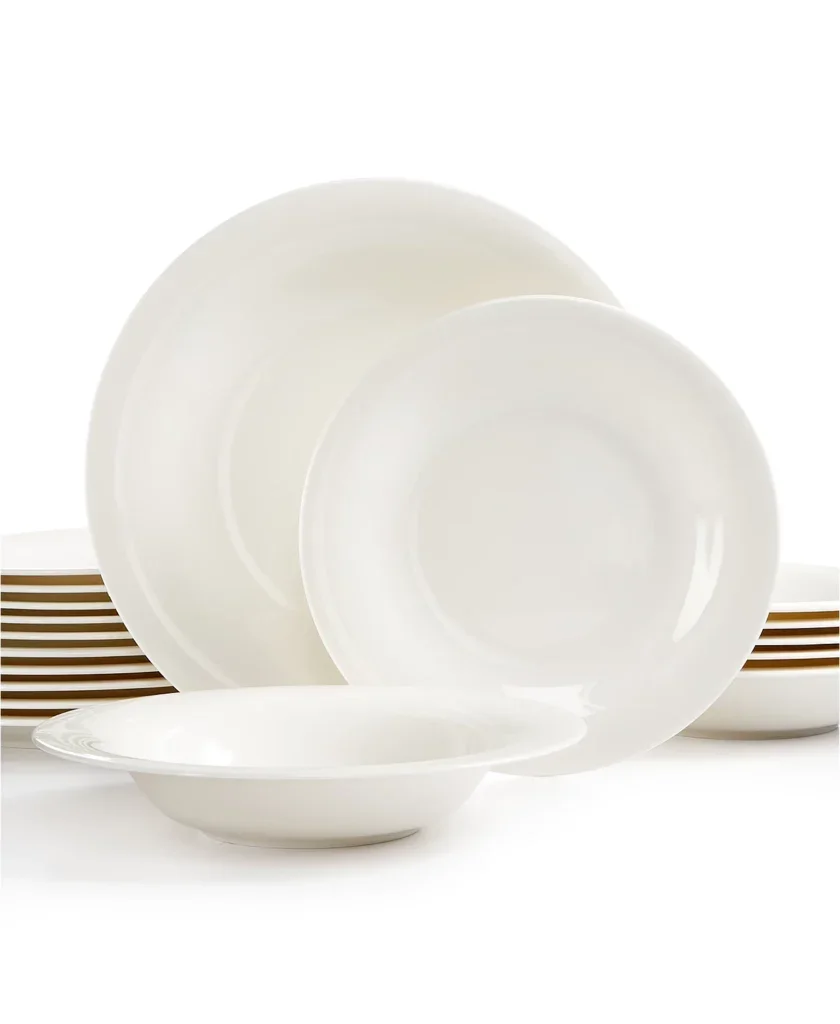 These Villeroy & Boch porcelain dishes have a more modern look than your traditional lipped style. They're durable, simple & oh-so chic.