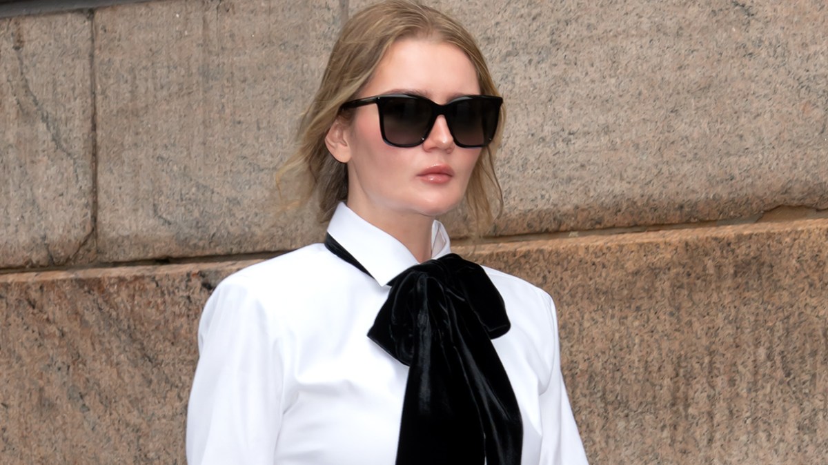 Anna Delvey, the fake heiress, serves felon fashion in court