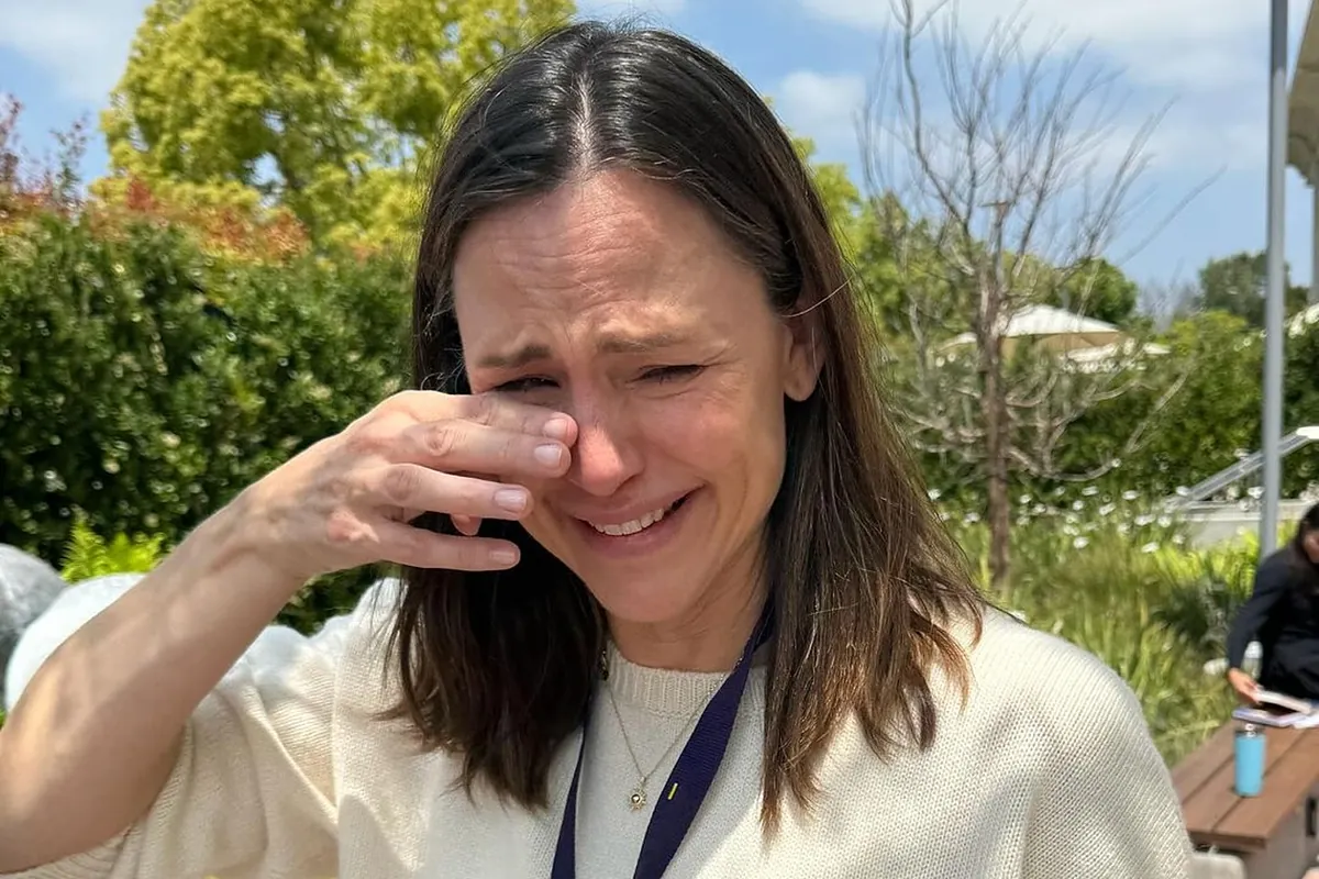 From tears to cheers: Jennifer Garner’s graduation rollercoaster amid Ben Affleck absence