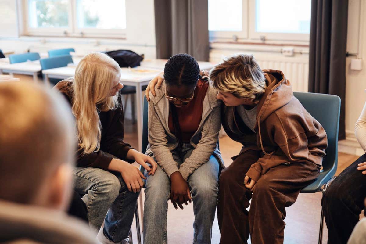 Could mental health conditions be ‘transmitted’ among teen classmates?