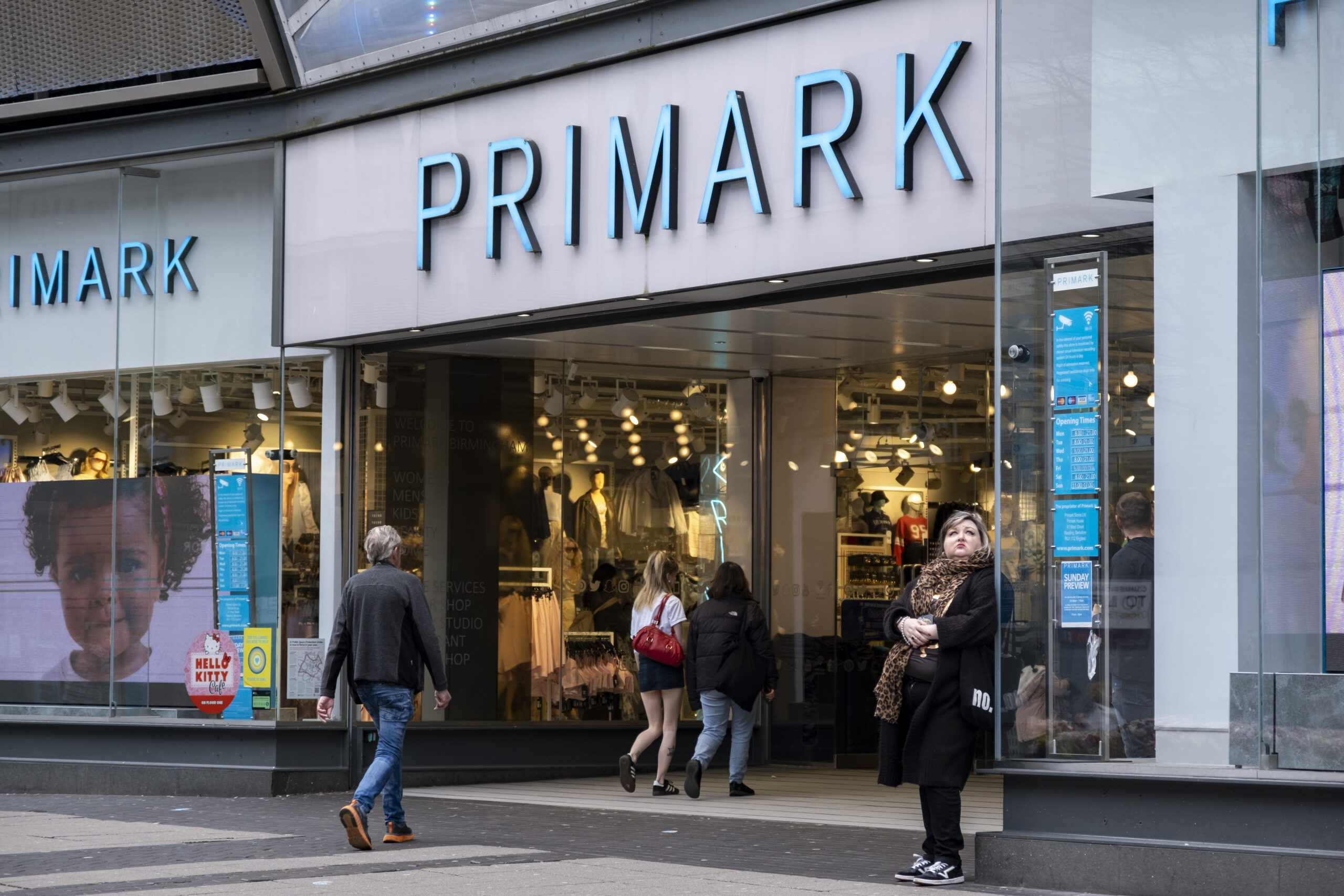 ‘Awful flashbacks to the 90s’ fashion fans cry as Primark brings back tee trend