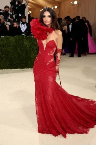 met gala Emily Ratajkowski