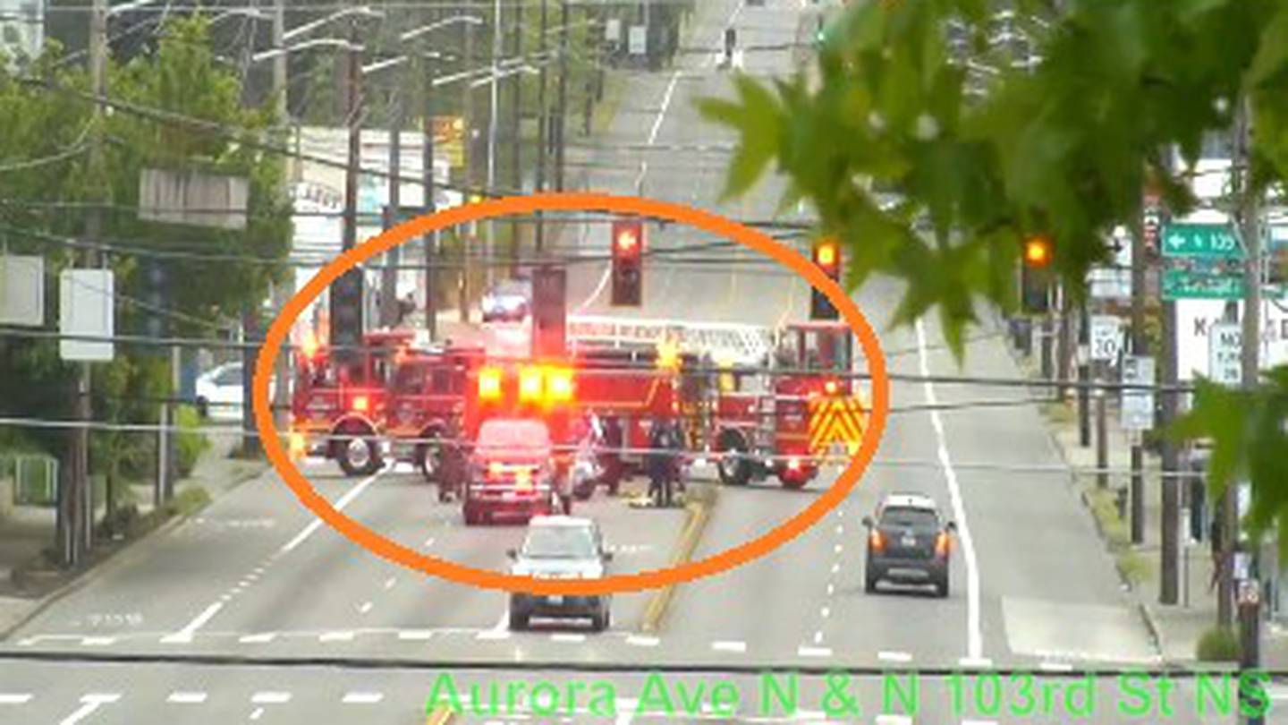North Seattle crash on Aurora blocking all southbound lanes