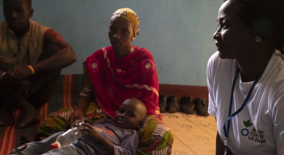 An Action Against Hunger psychosocial worker hosts a counselling session.