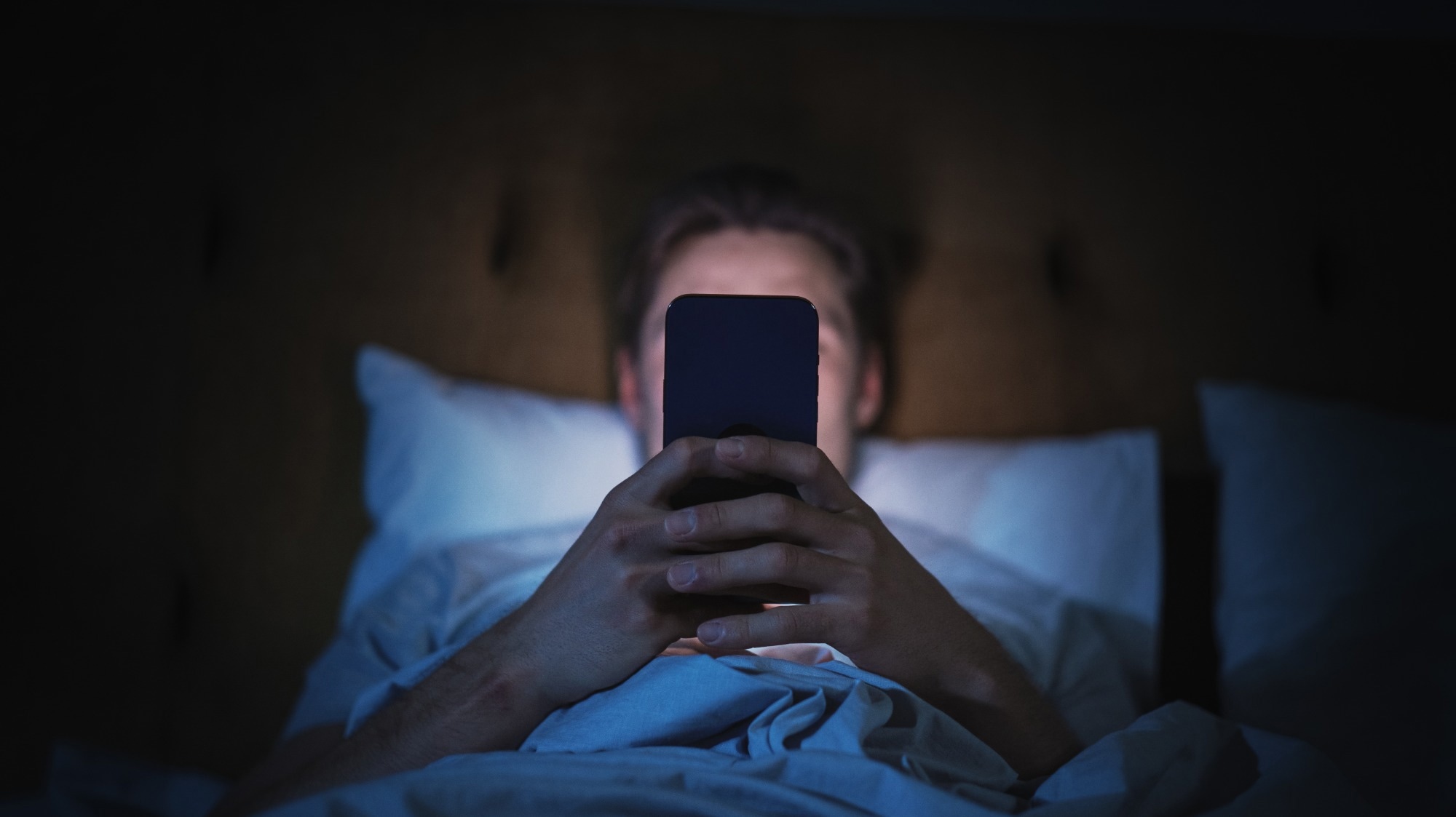Study reveals link between social media use and nightmares, impacting sleep and mental health