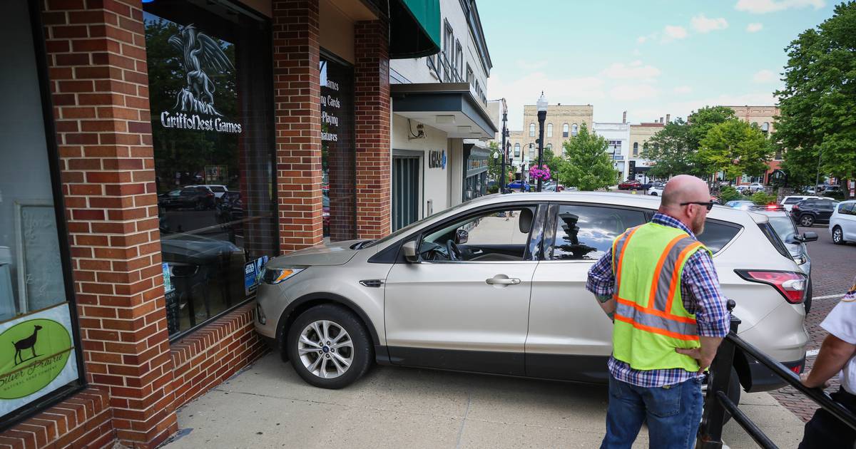 Car hits building on Woodstock Square, no major injuries or damage reported