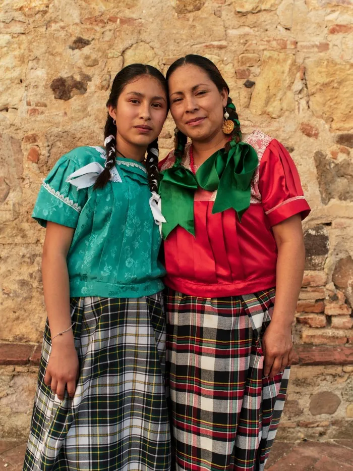 Luz Elisheba García López (left), 11, student, and Magaly López Avendaño, 31