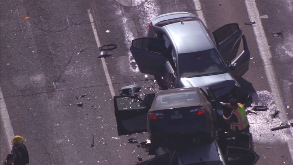 Major Phoenix intersection closed after multi-car crash