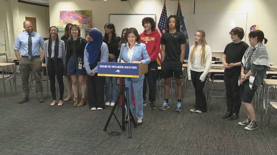 Gov. Hochul hosts youth mental health roundtable in Williamsville