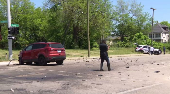 Car crash on Detroit’s east side leaves 3 injured, including 2 officers