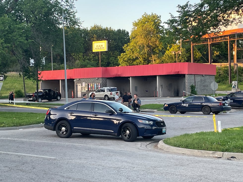 Police respond to fatal shooting along I-70 in Kansas City