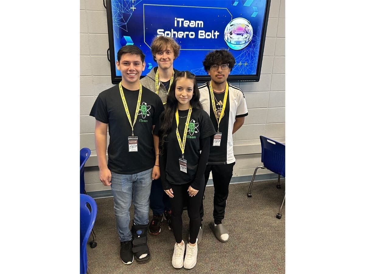 OLCHS iTeam Becomes Technology Learning Resource in the Community