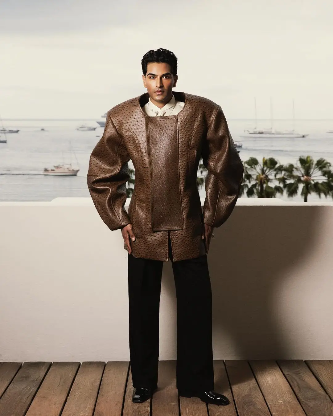 Rahi Chaddha commanded attention in an avant-garde leather boulder shoulder jacket by Luar. Rahi Chaddha commanded attention in an avant-garde leather boulder shoulder jacket by Luar.