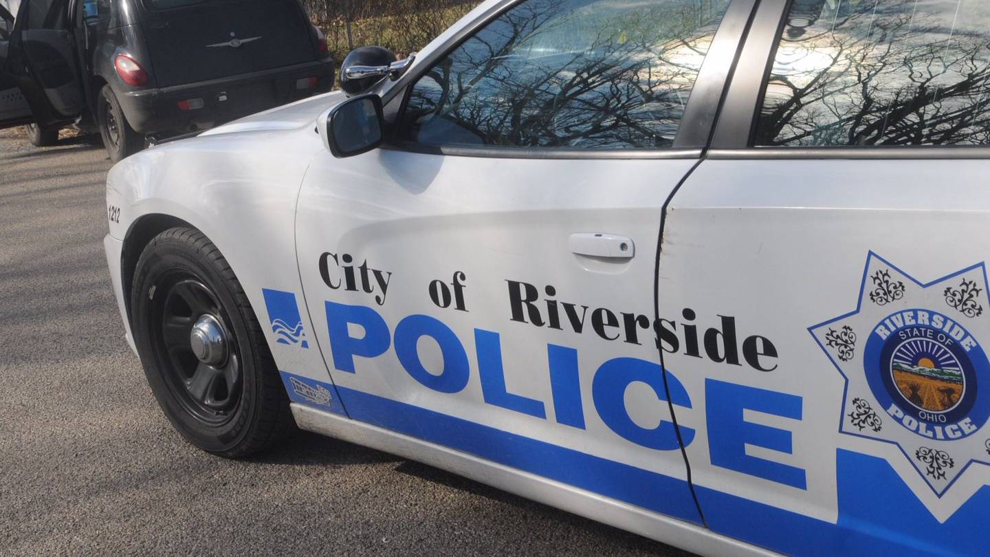 Car runs into building in Riverside