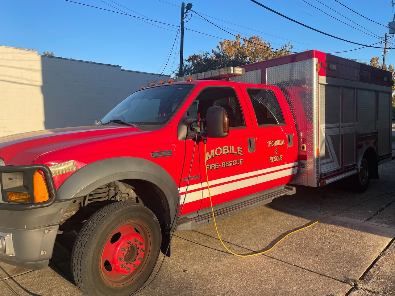 Alabama woman rescued after power lines ignite car
