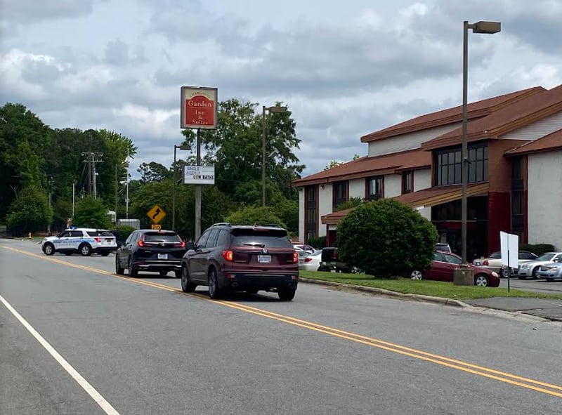 1 seriously hurt after being hit by car in south Charlotte, MEDIC says