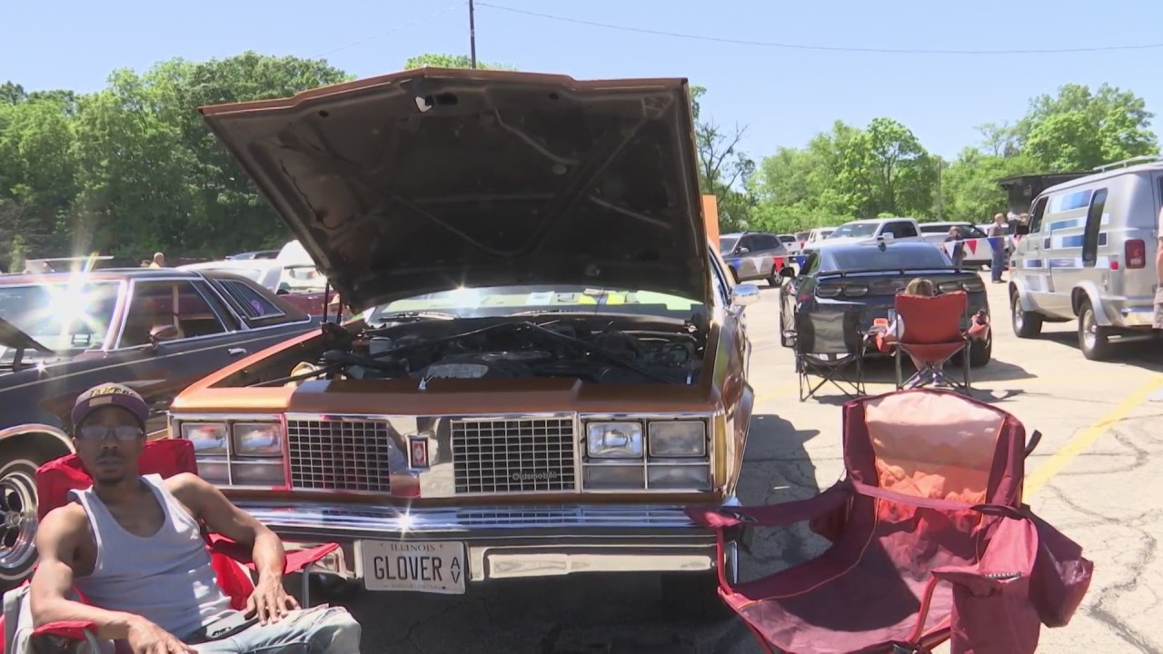 Rockford car show raises money to support local business