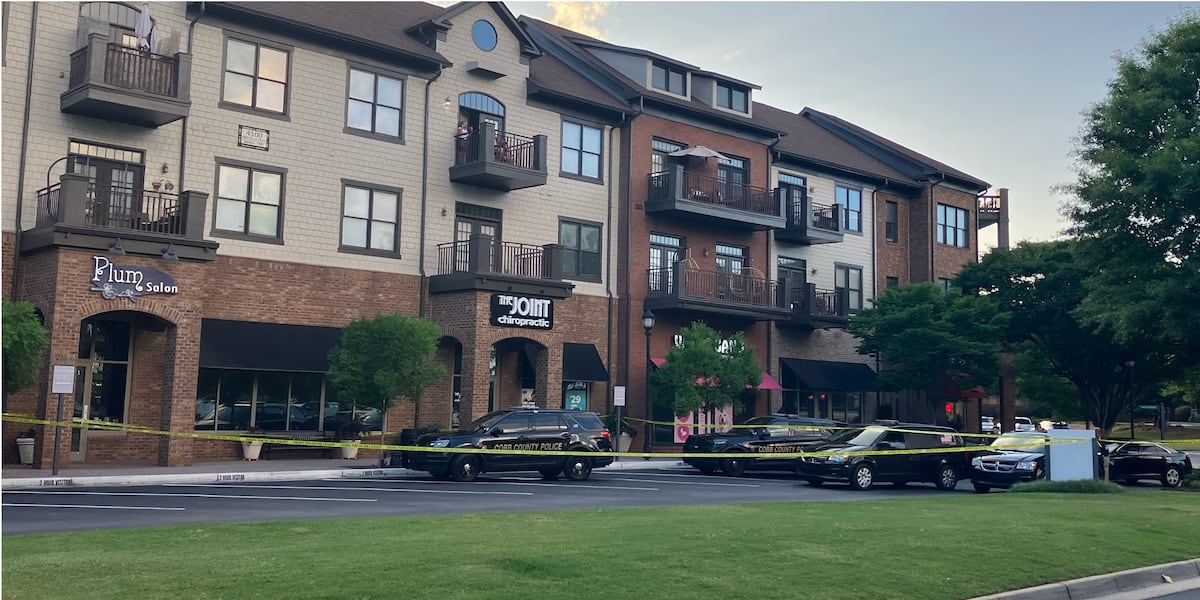 Man found dead inside car near Smyrna apartment complex, police say