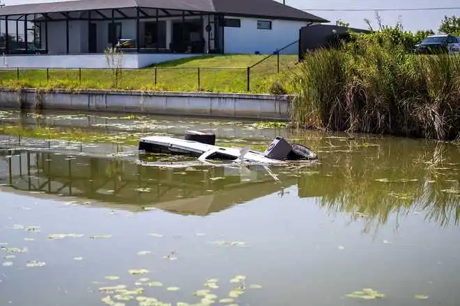 Man drives car into Cape Coral canal following medical episode



Man drives car into Cape Coral canal following medical episode