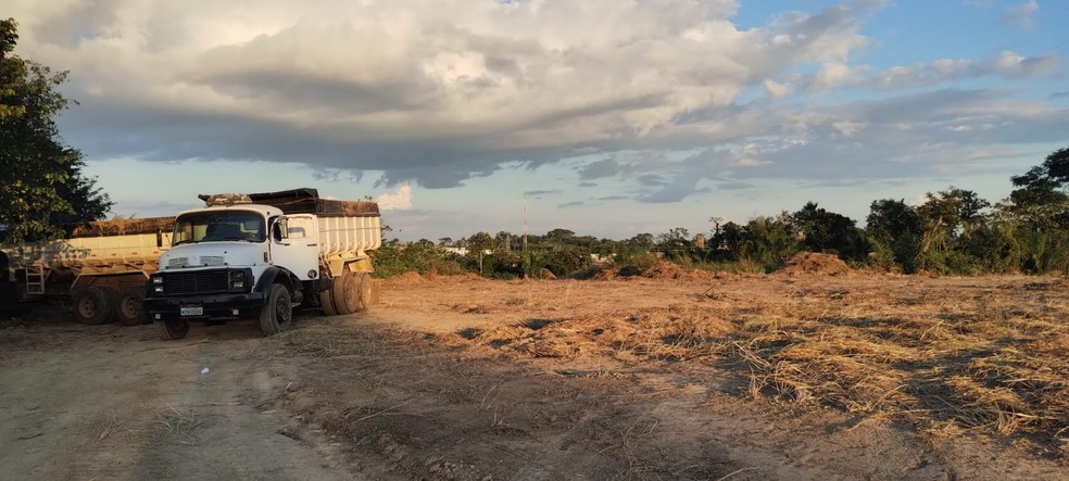 Legado da Copa: máquinas pesadas fazem limpeza da área para iniciar construção no Acre