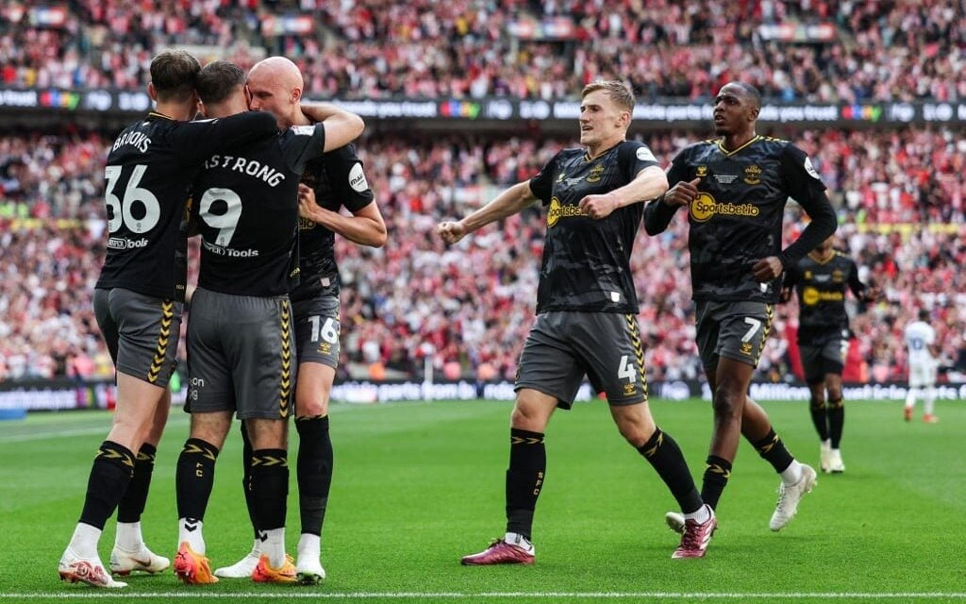 Southampton vence Leeds United e está de volta à Premier League