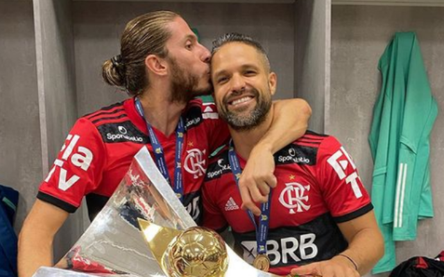 Lista de 16 ex-jogadores do Flamengo para partida de futebol solidário