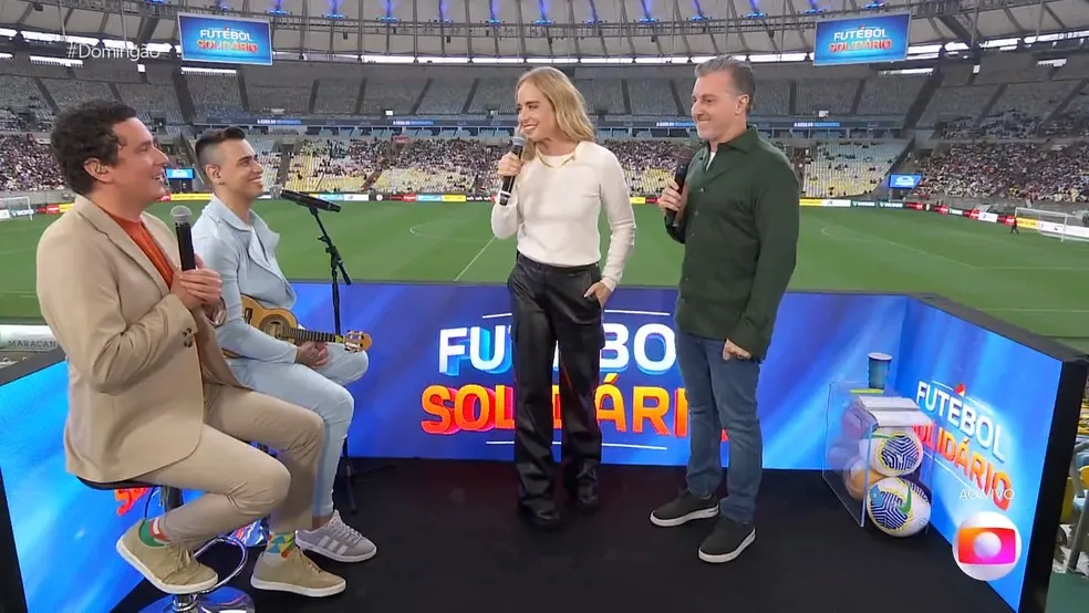 Luciano Huck conversa ao vivo com Angélica no Domingão — Foto: Globo