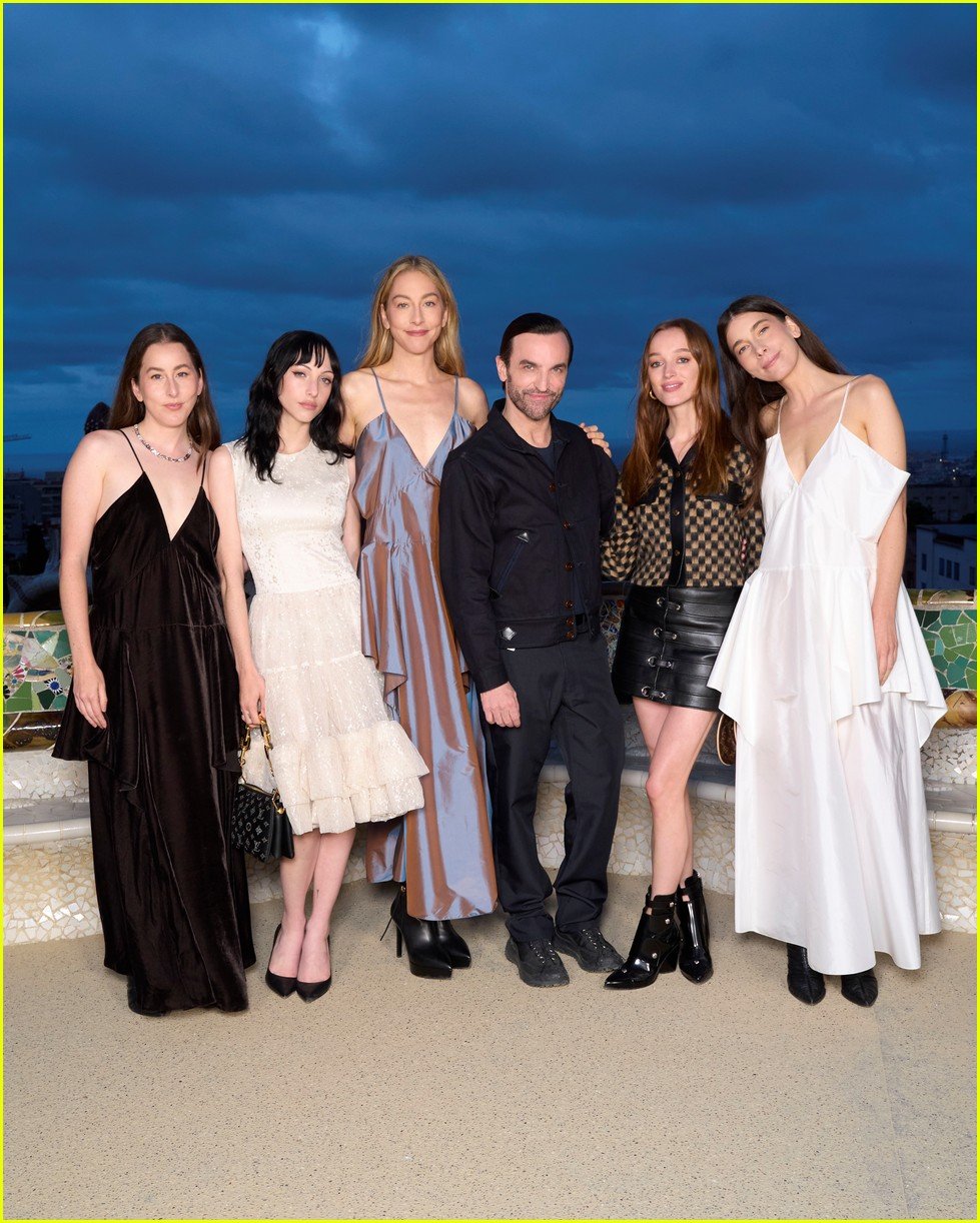 Louis Vuitton Hosts Star-Studded Fashion Show at Barcelona’s Iconic Park Guell with Sophie Turner, Ana de Armas, Cynthia Erivo, & More! : Photo 5044832 | Chloe Moretz, Fashion, Jaden Smith, Jennifer Connelly, Lea Seydoux, Louis Vuitton, Regina King, Saoirse Ronan, Shay Mitchell Photos | Just Jared: Entertainment News