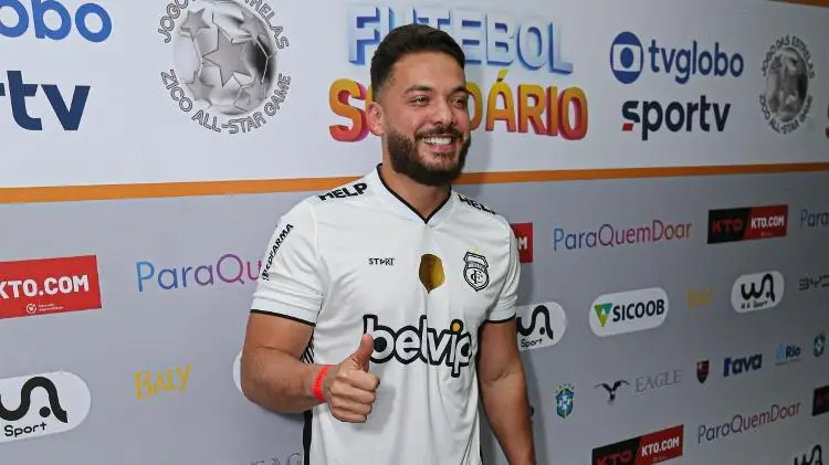 Wesley Safadão marca presença no Futebol Solidário do Domingão Wesley Safadão marca presença no Futebol Solidário do Domingão