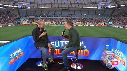 Luciano Huck homenageia Parreira e puxa salva de palmas no Maracanã; assista