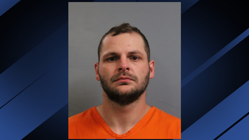 Charleston man arrested for leaving infant in car while gambling