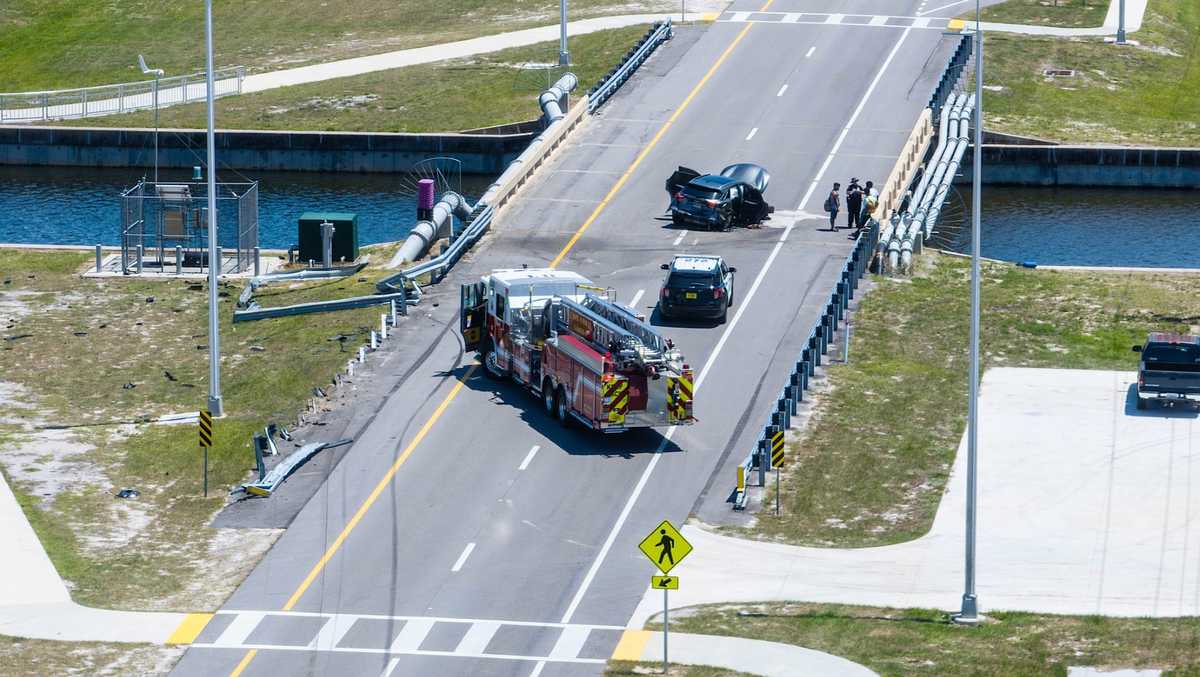 Car crashes into guardrail in Cape Coral