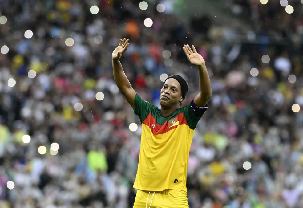 Ronaldinho Gaúcho no Futebol Solidário — Foto: André Durão
