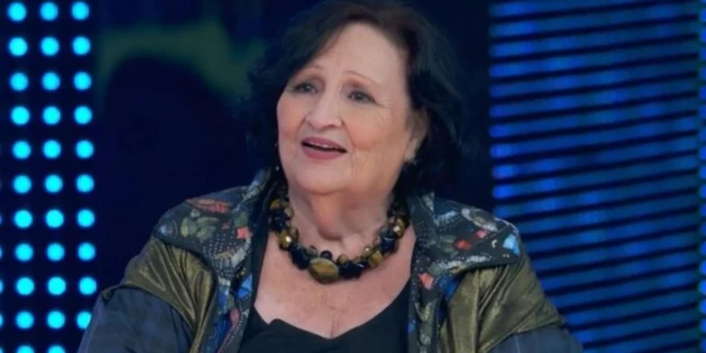 Futebol Solidário: Dona Déa é detonada na web por gafe em entrevistas | Famosos