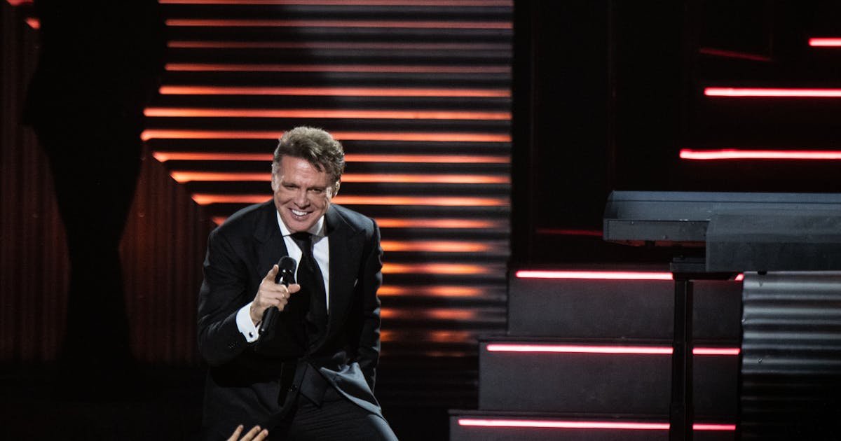 Review: Mexican music hero Luis Miguel channels Elvis in triumphant Target Center show