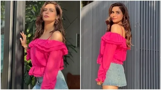 Aamna Sharif radiates summer fashion vibes in bright pink ruffle top and denim shorts.(Instagram/@aamnasharifofficial)