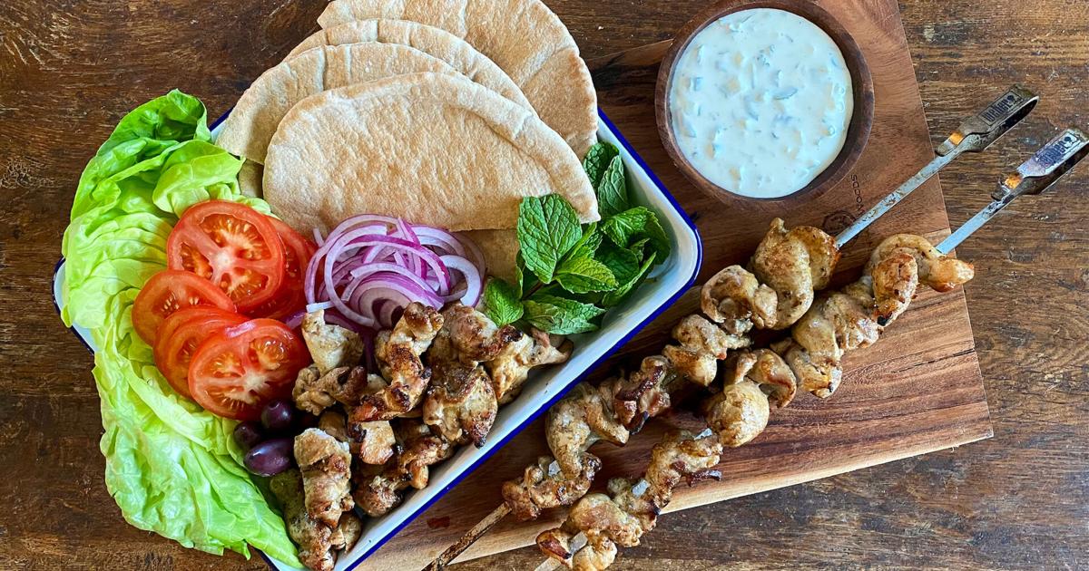 TASTE FOOD: MOVE THE MEAL OUTDOORS WITH THIS EASY DIY DINNER