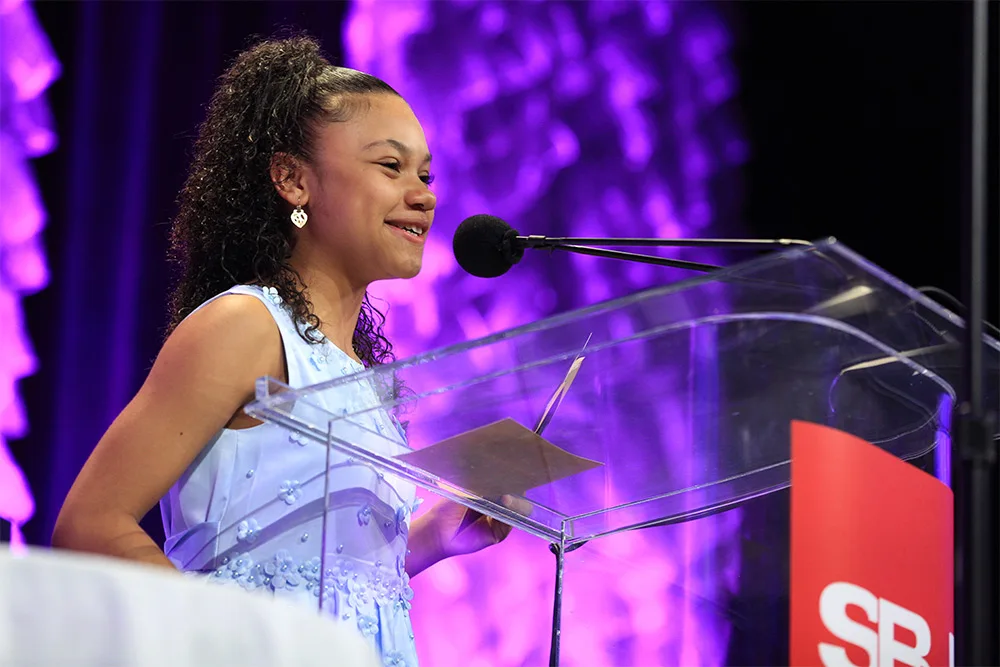 Social media star Jazzy Guerra presented the award for Best in Sports Social Media.