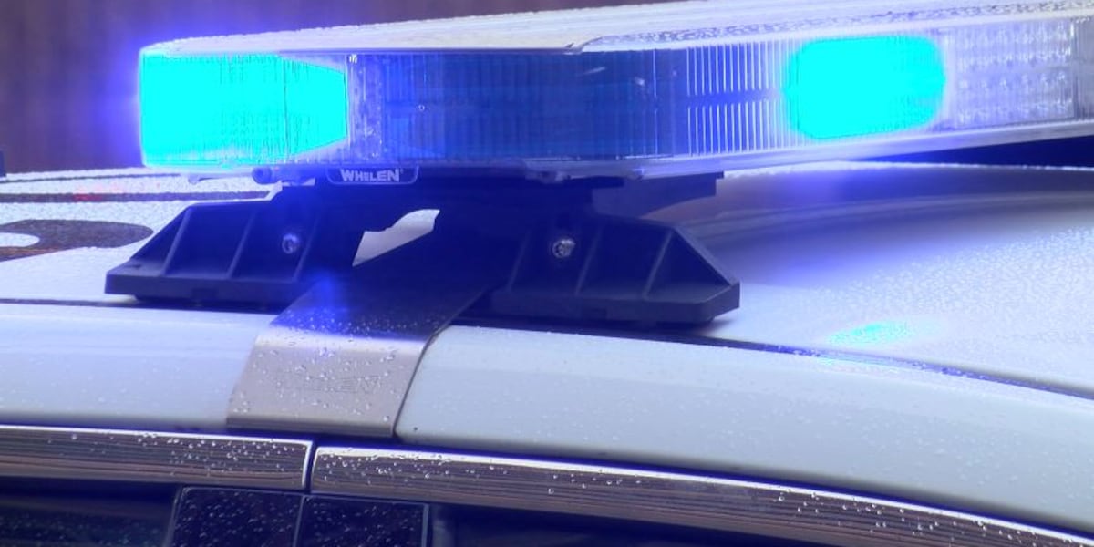 Teen dies after being ejected from car in Warren County crash