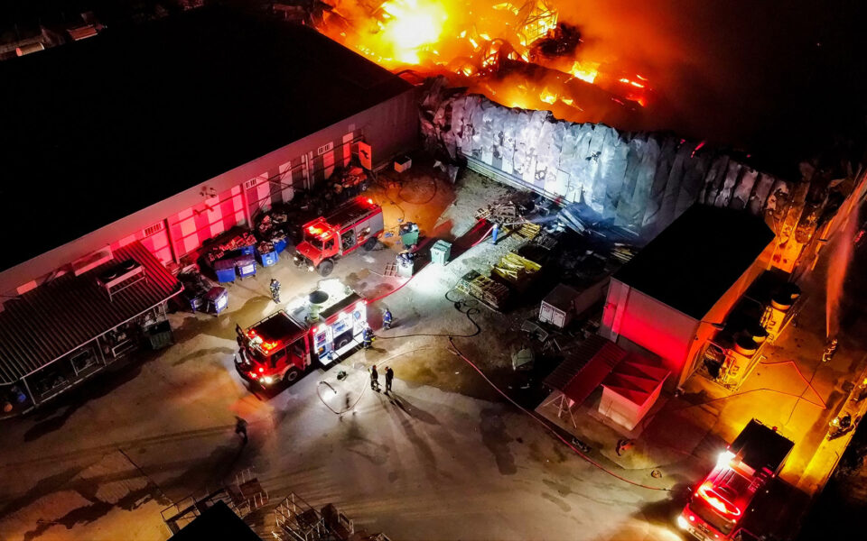 Authorities suspect arson in Lamia food factory fire